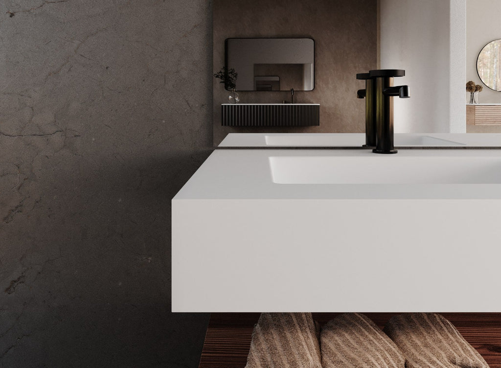 LEX encimera blanca con un lavabo y canto alto, fotografía de ambiente; grifería no incluida